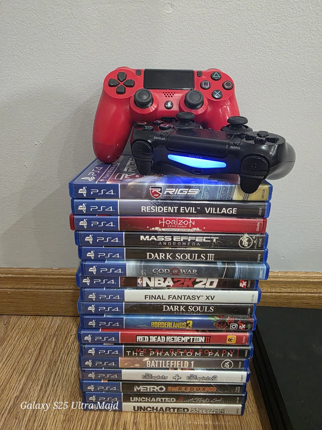 PlayStation 4 Pro + Smart TV  + 17 discs + 2 controllers. 🎮📺 - photo 2