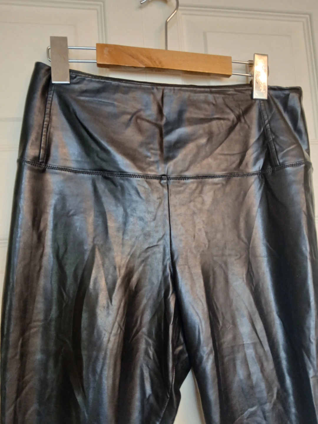 Wilfred Free faux leather black legging pants, size M - photo 2