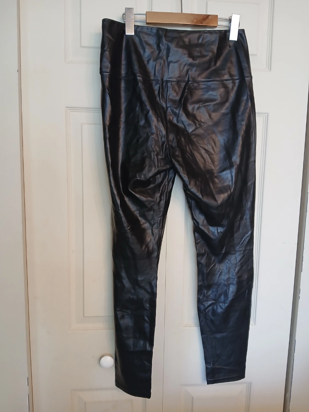 Wilfred Free faux leather black legging pants, size M - photo 4