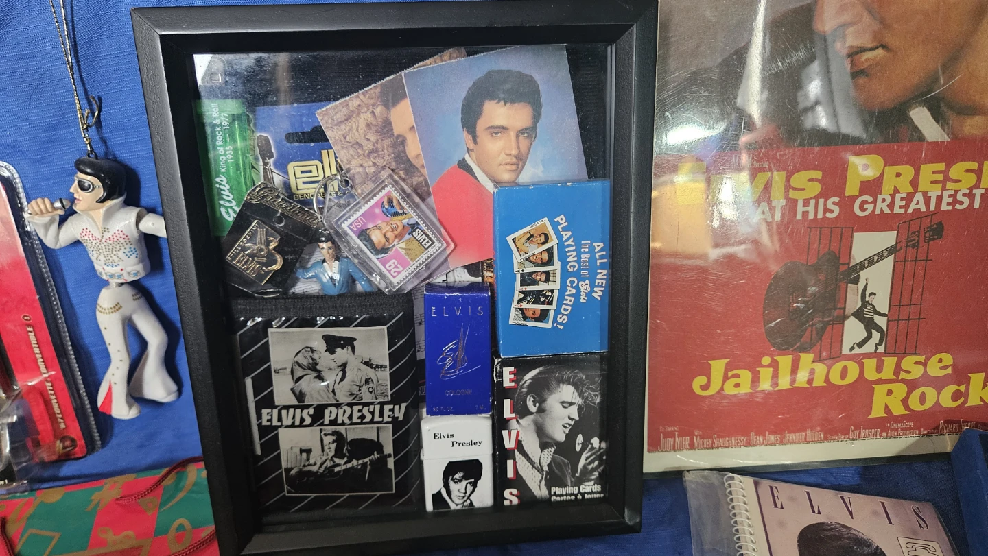 Elvis Presley Memorabilia Collection - photo 3