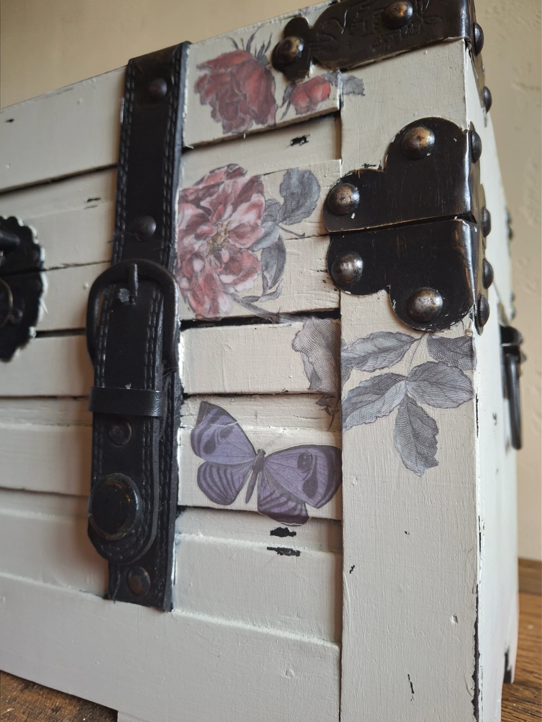 Decorative Storage Trunk with Florals - photo 3