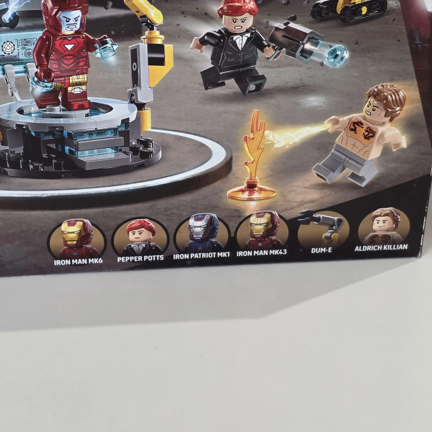 LEGO Marvel Iron Man's Laboratory: Hall of Armor (76315) - photo 2