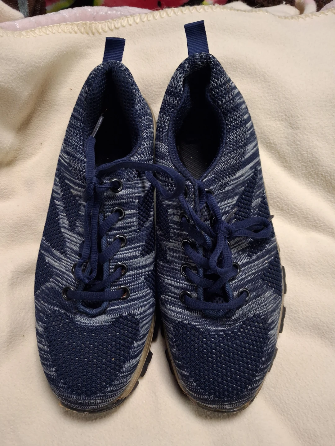 Safety shoes size 9