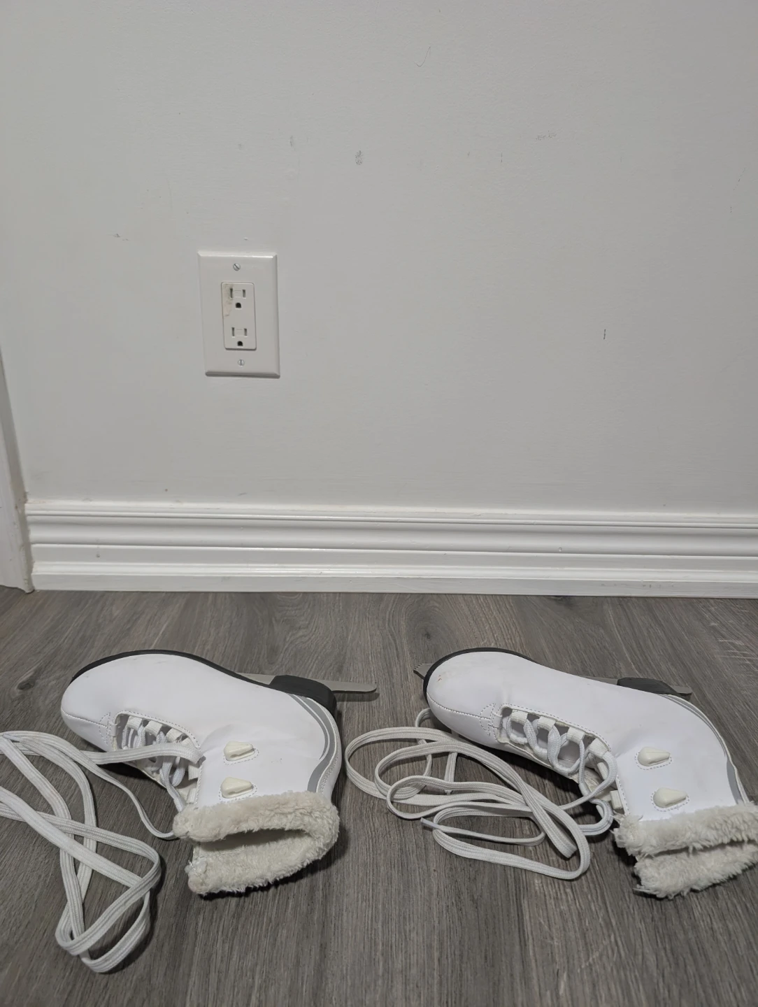 White Figure Skates with Fur Lining $25