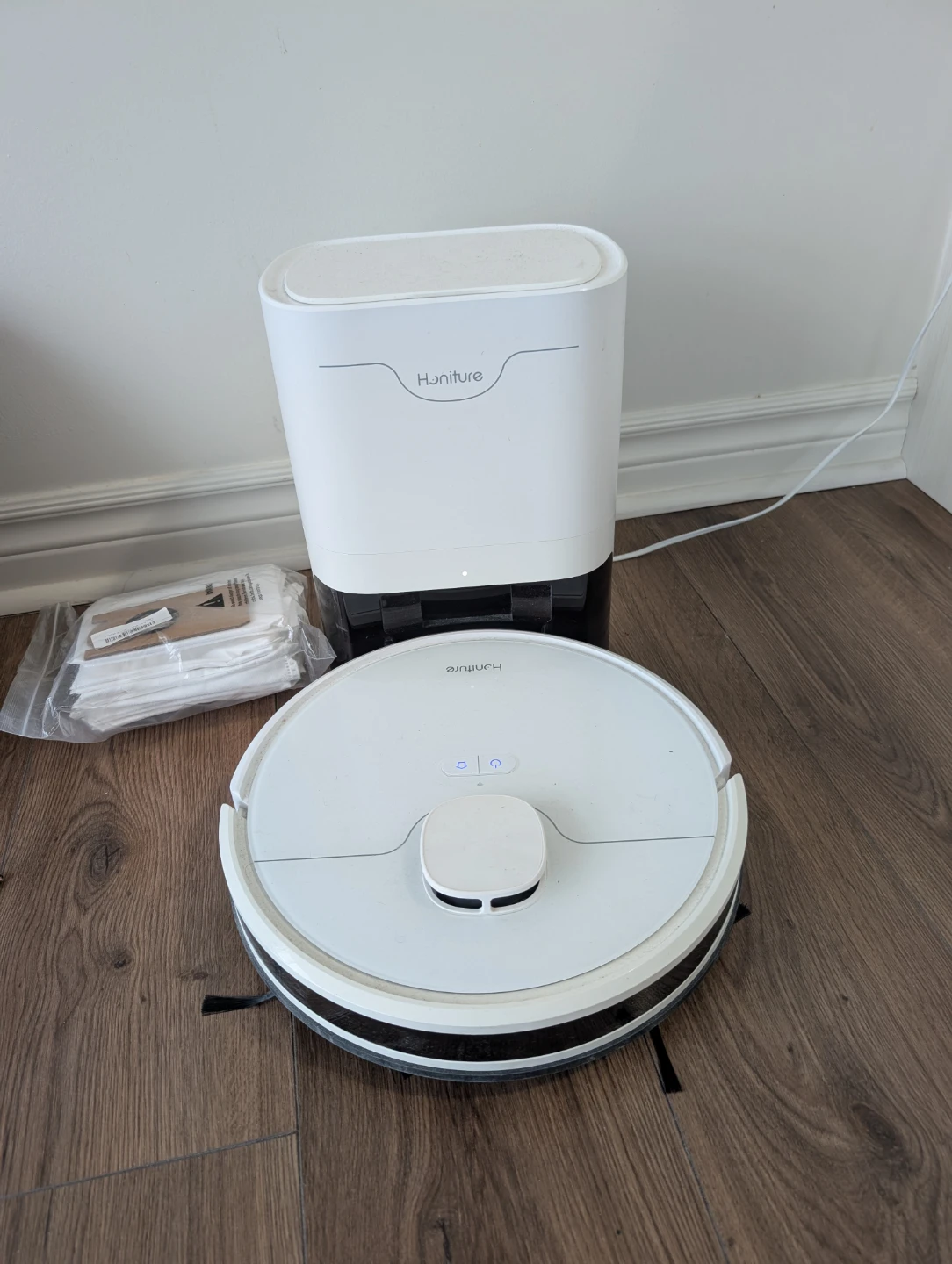 Honiture Q6 Robot Vacuum and Mop