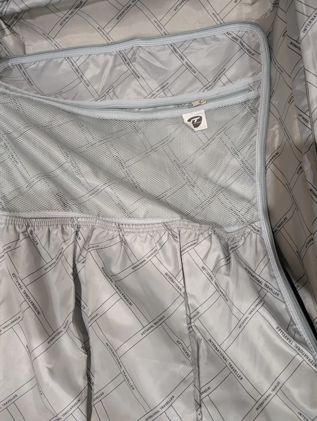 International Traveller Hard Shell Expandable Suitcase 🧡 - photo 5