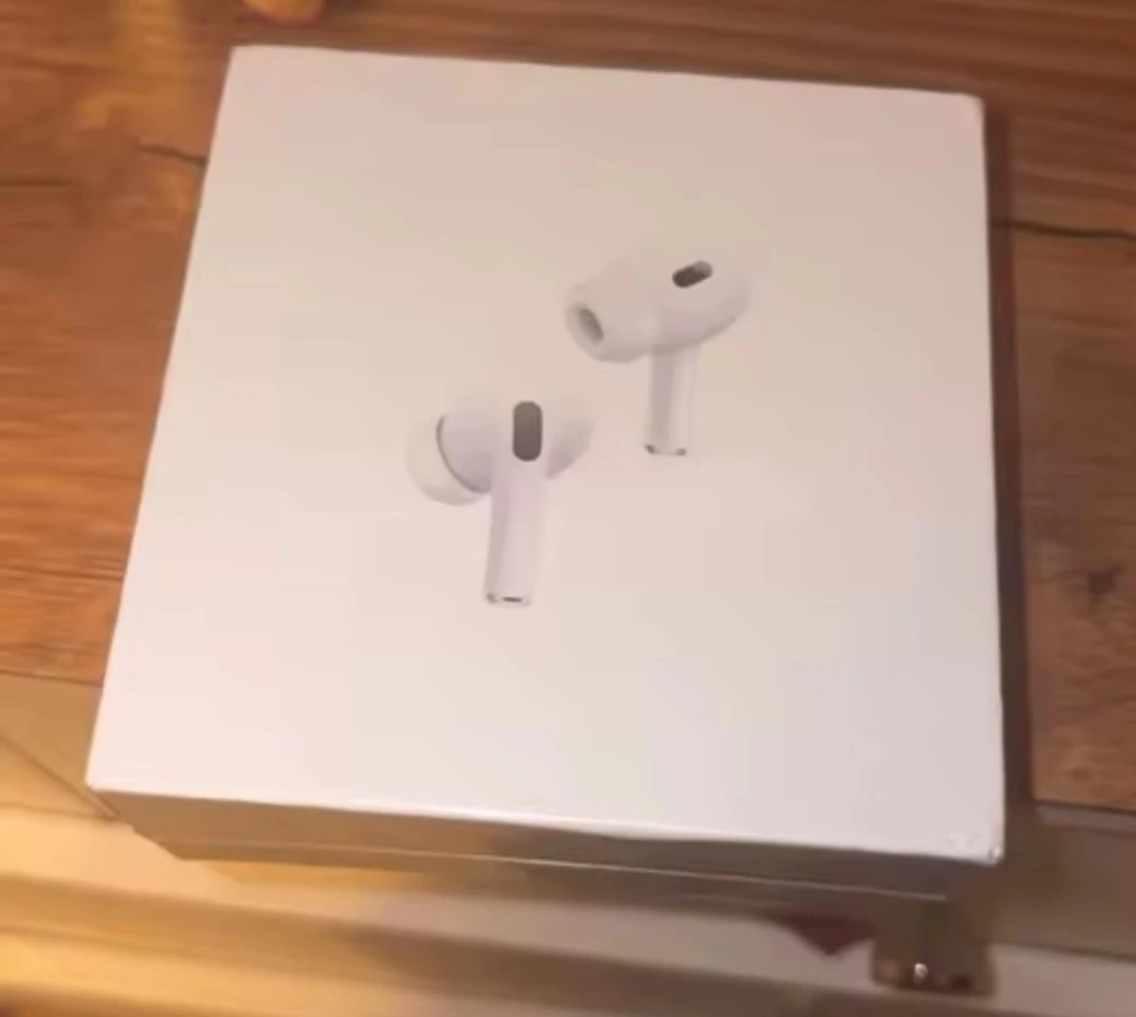 AirPods Pro (2nd generation) Charging Case