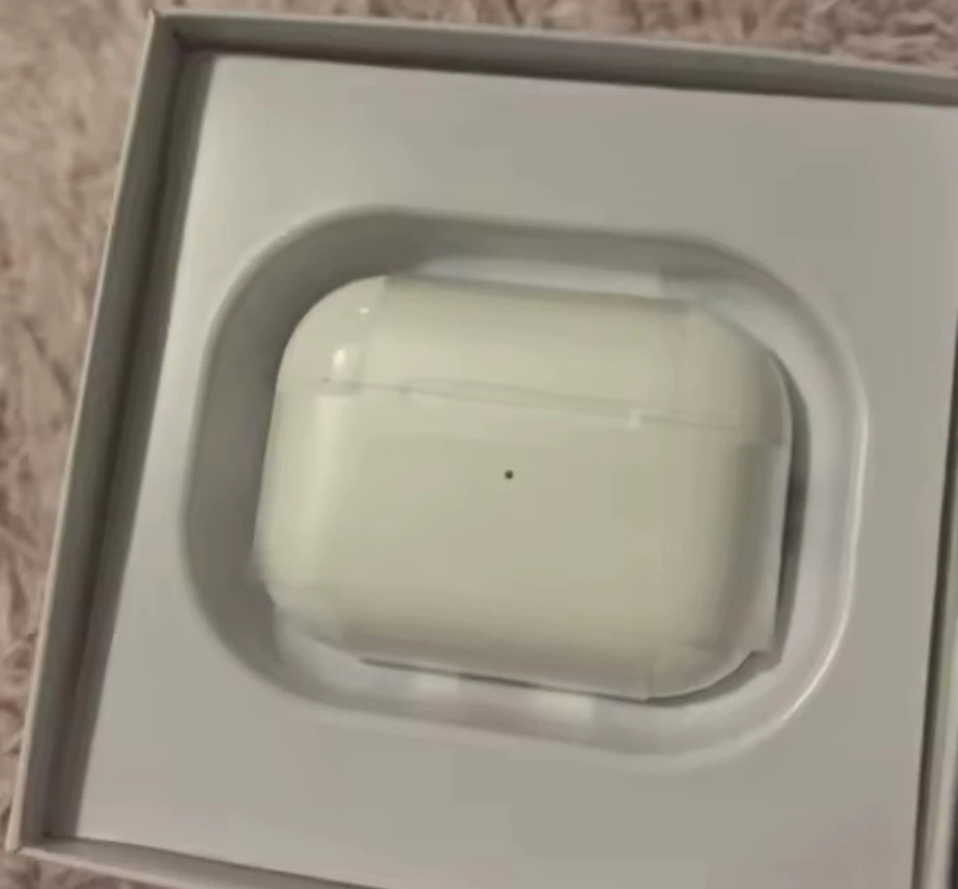 AirPods Pro (2nd generation) Charging Case - photo 3