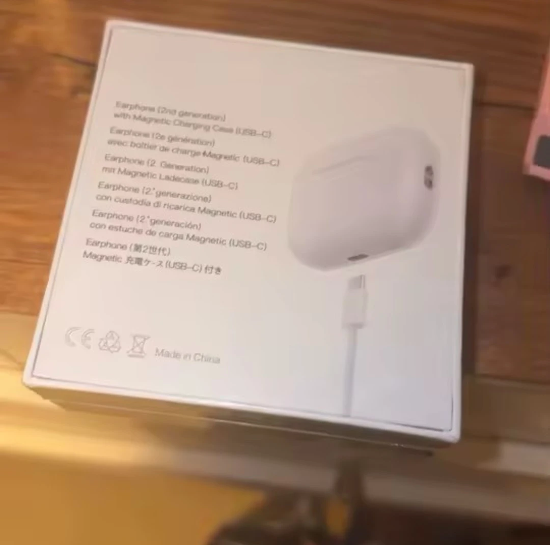 AirPods Pro (2nd generation) Charging Case - photo 4