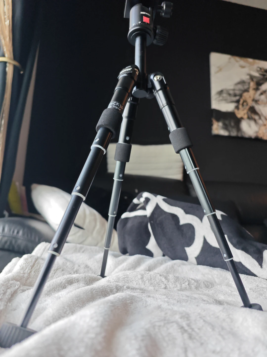 Neewer Portable Folding Mini Tripod - photo 3