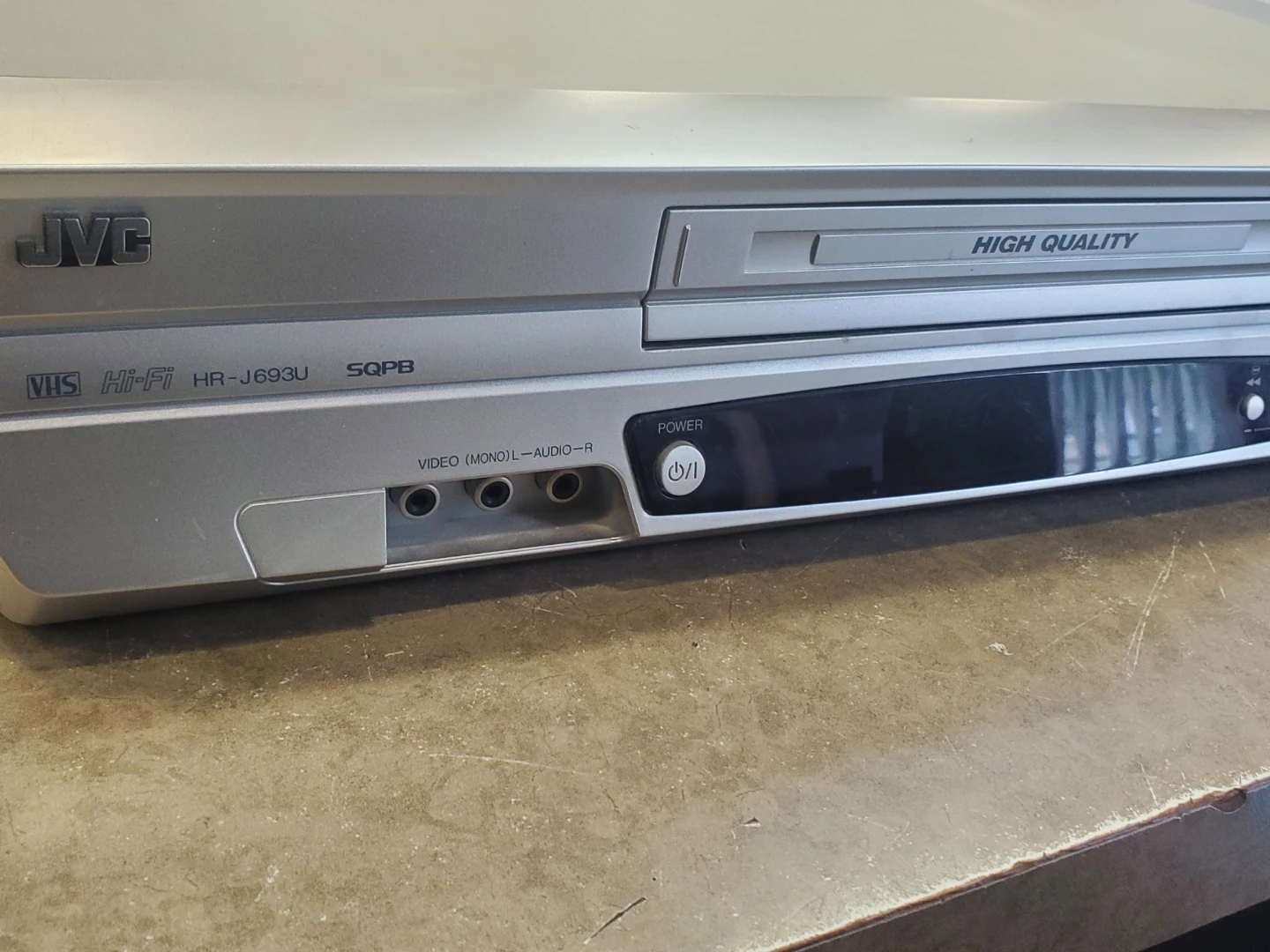 JVC HR-J693U VHS Hi-Fi S-VHS Quasi Playback VCR - photo 2