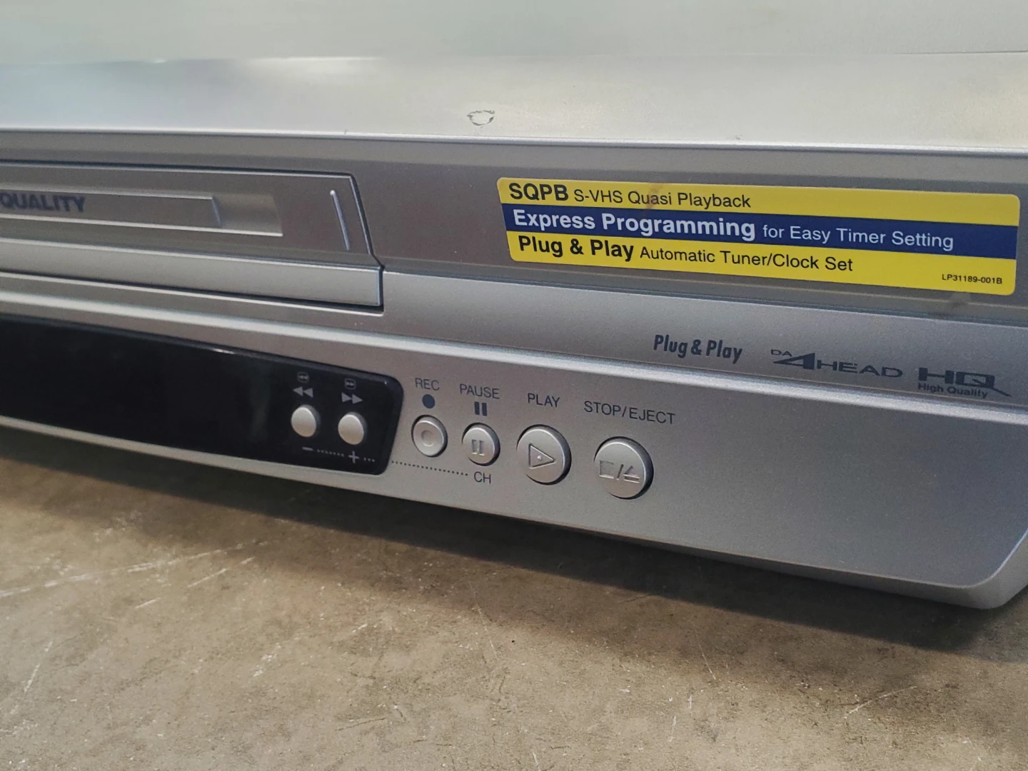 JVC HR-J693U VHS Hi-Fi S-VHS Quasi Playback VCR - photo 3