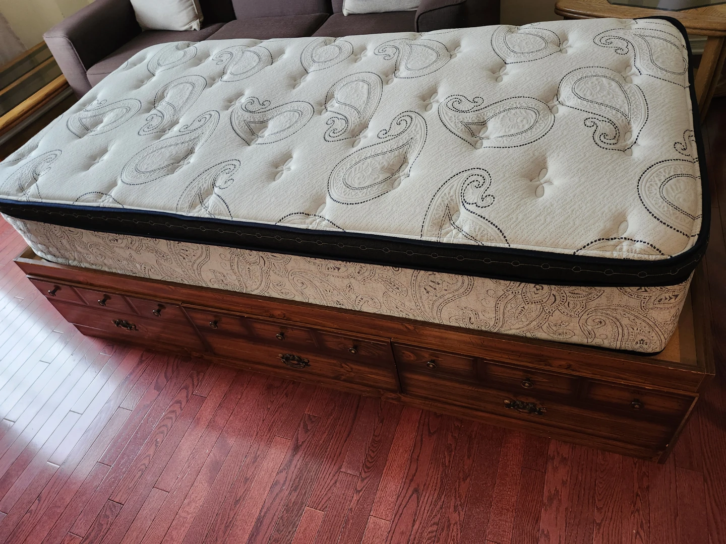 Kingsdown 39" Bainwick Twin Mattresses with storage bed base. - photo 2