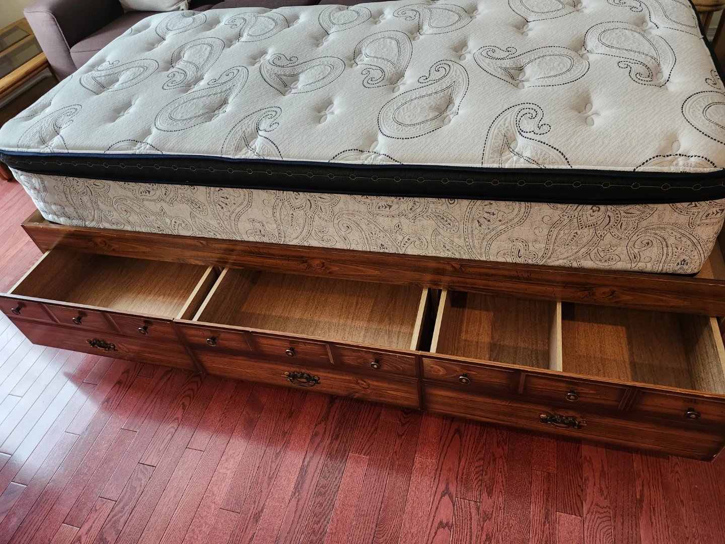 Kingsdown 39" Bainwick Twin Mattresses with storage bed base. - photo 3