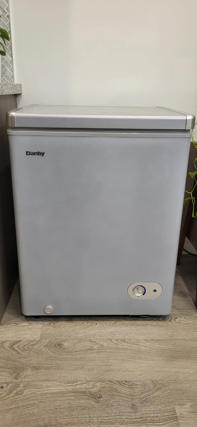 Danby Compact Chest Freezer (3.8 cu.ft / 108L) - photo 2