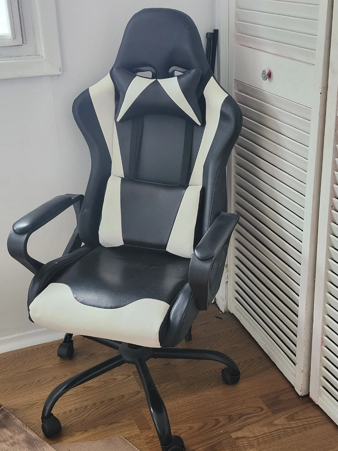 Black and White Gaming Chair