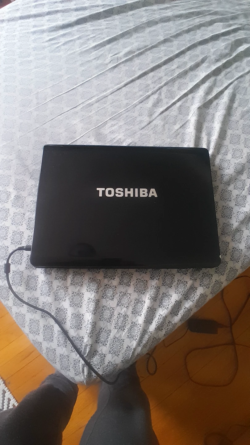 Toshiba Laptop - photo 2