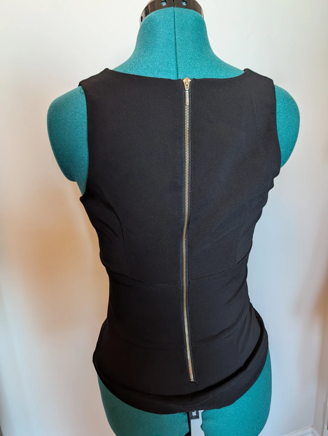 Dynamite Black Sleeveless V-Neck Top with Zip Back - photo 2