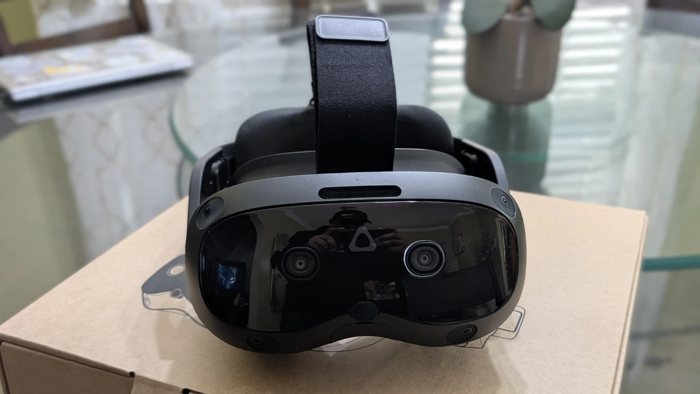 HTC VIVE Focus Vision - photo 2