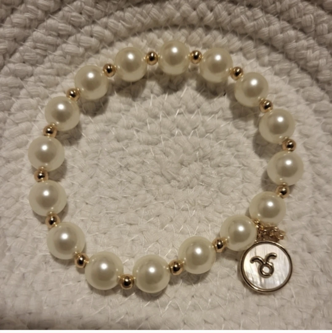 Pretty Pearly Zodiac Pearl Stretch Bracelet- Taurus