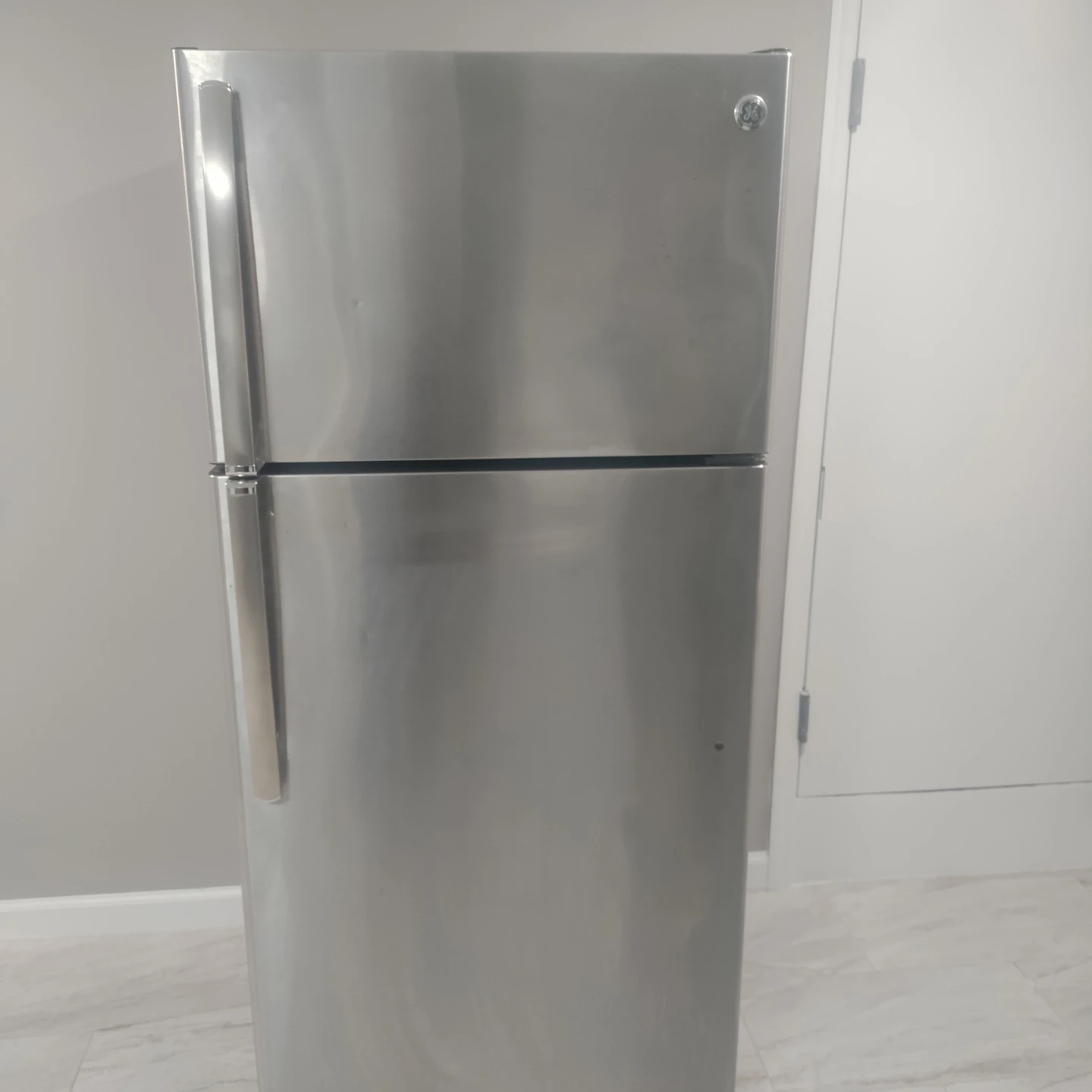 GE Stainless Steel Gas Range and Refrigerator Set - photo 2