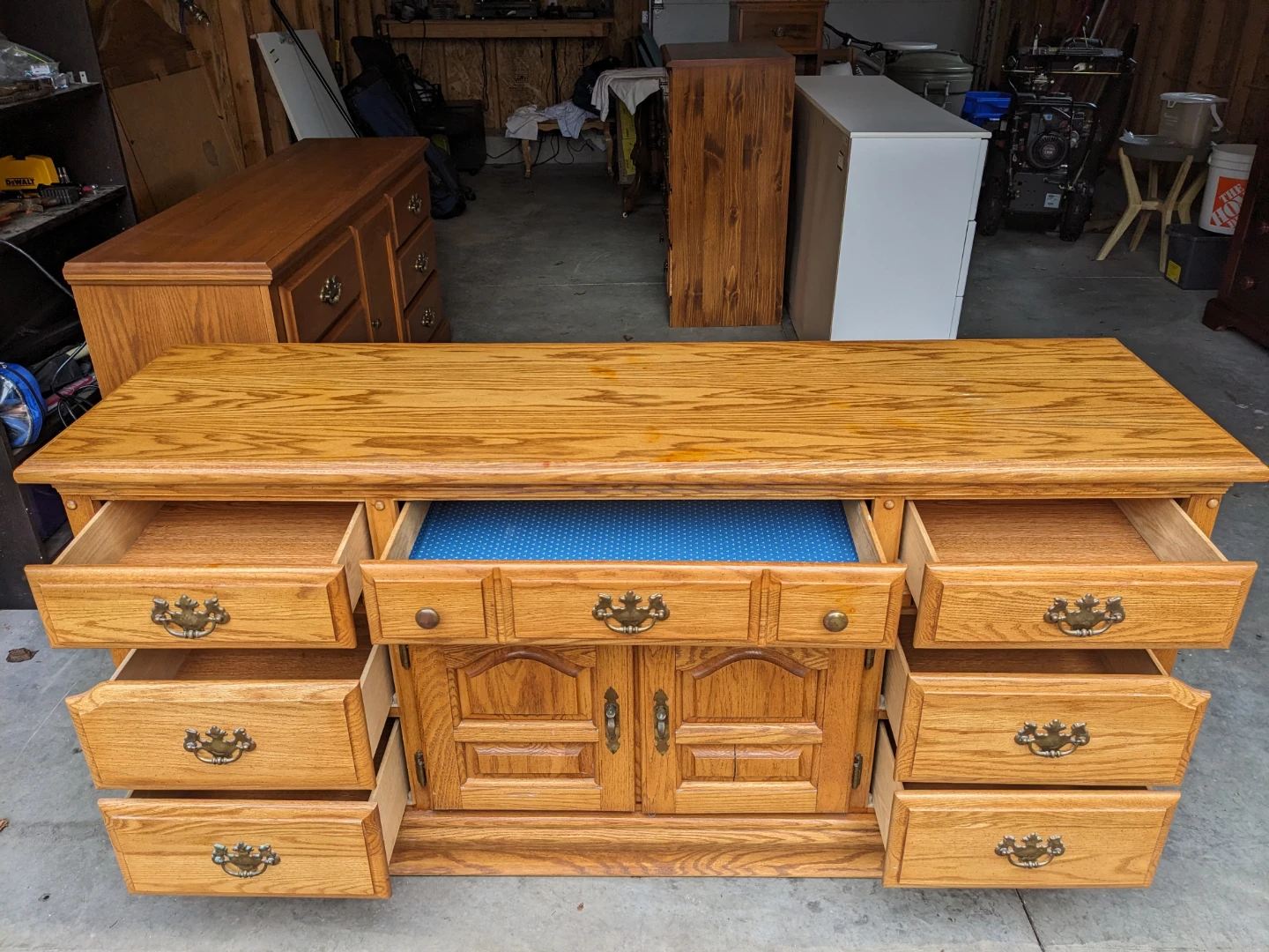 7 Drawer Dresser/Cabinet Combo in Oak - photo 2