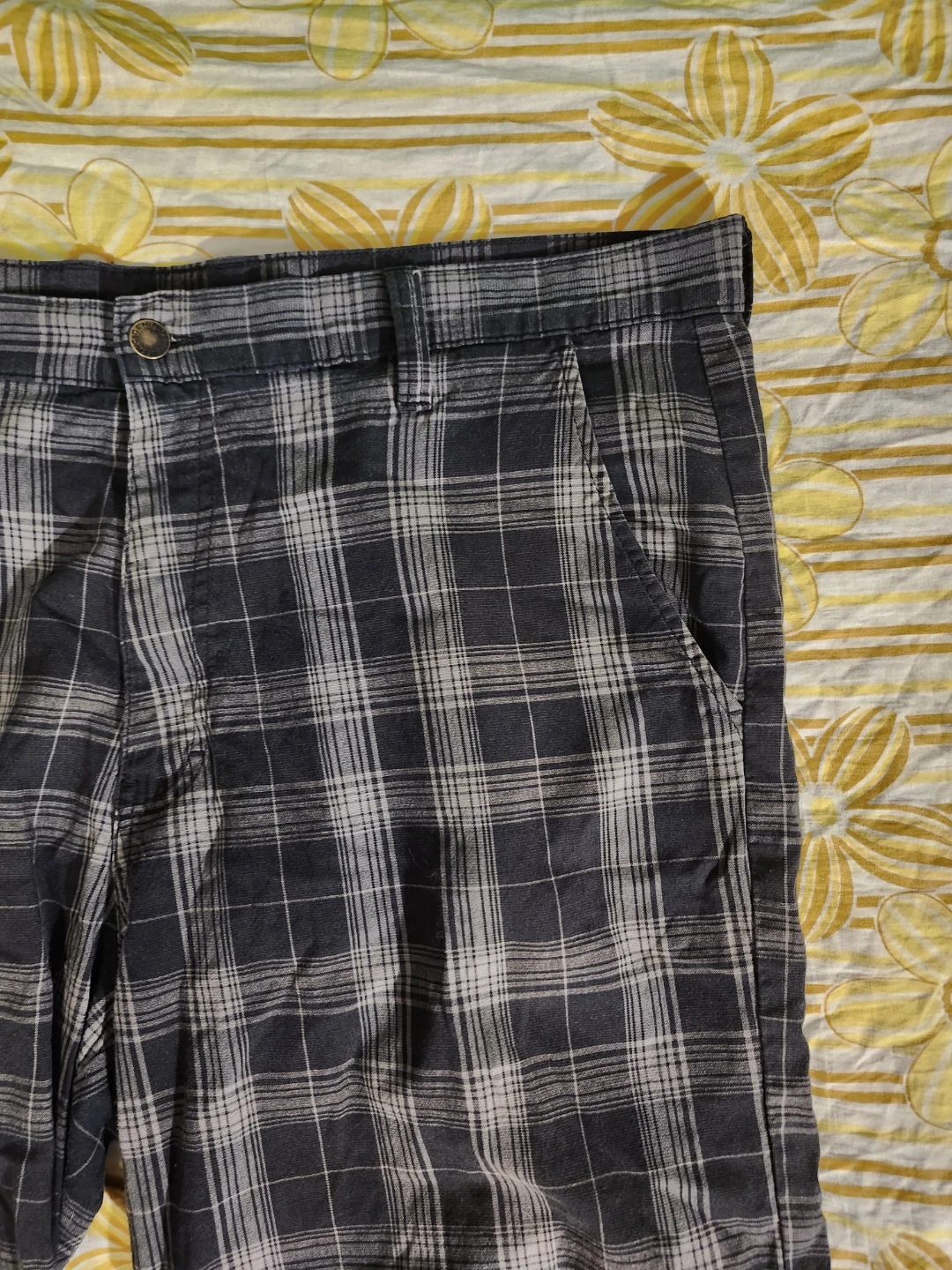 Black and grey plaid Dickies shorts - photo 3