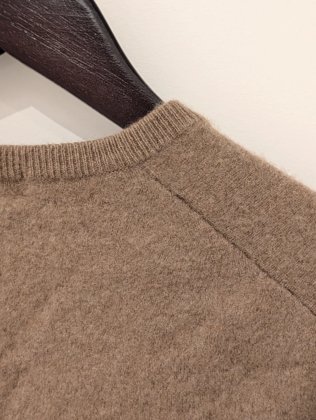 100% Cashmere V-Neck Sweater - photo 3