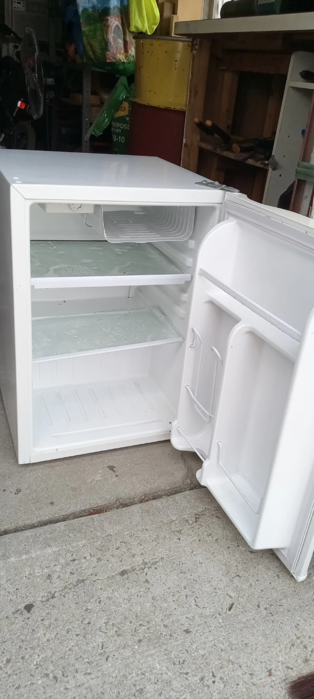 Free ,gratis White Compact Mini Refrigerator - photo 5
