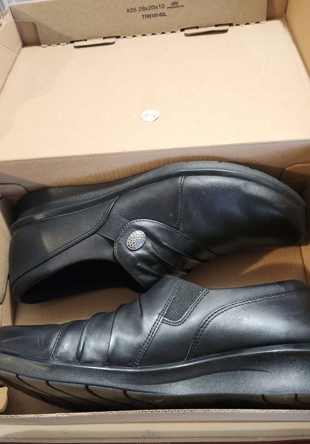 Clarks Black Leather Comfort Loafers - Women's Size 8