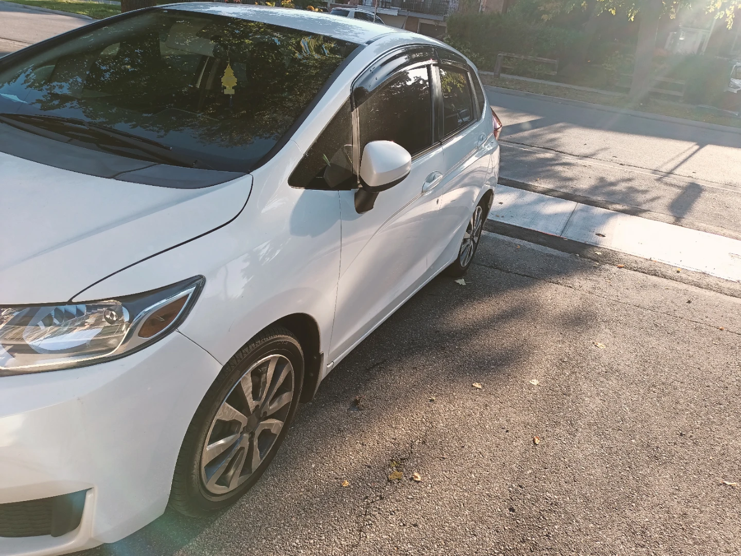 White Honda Fit 2015 Lxi - photo 3