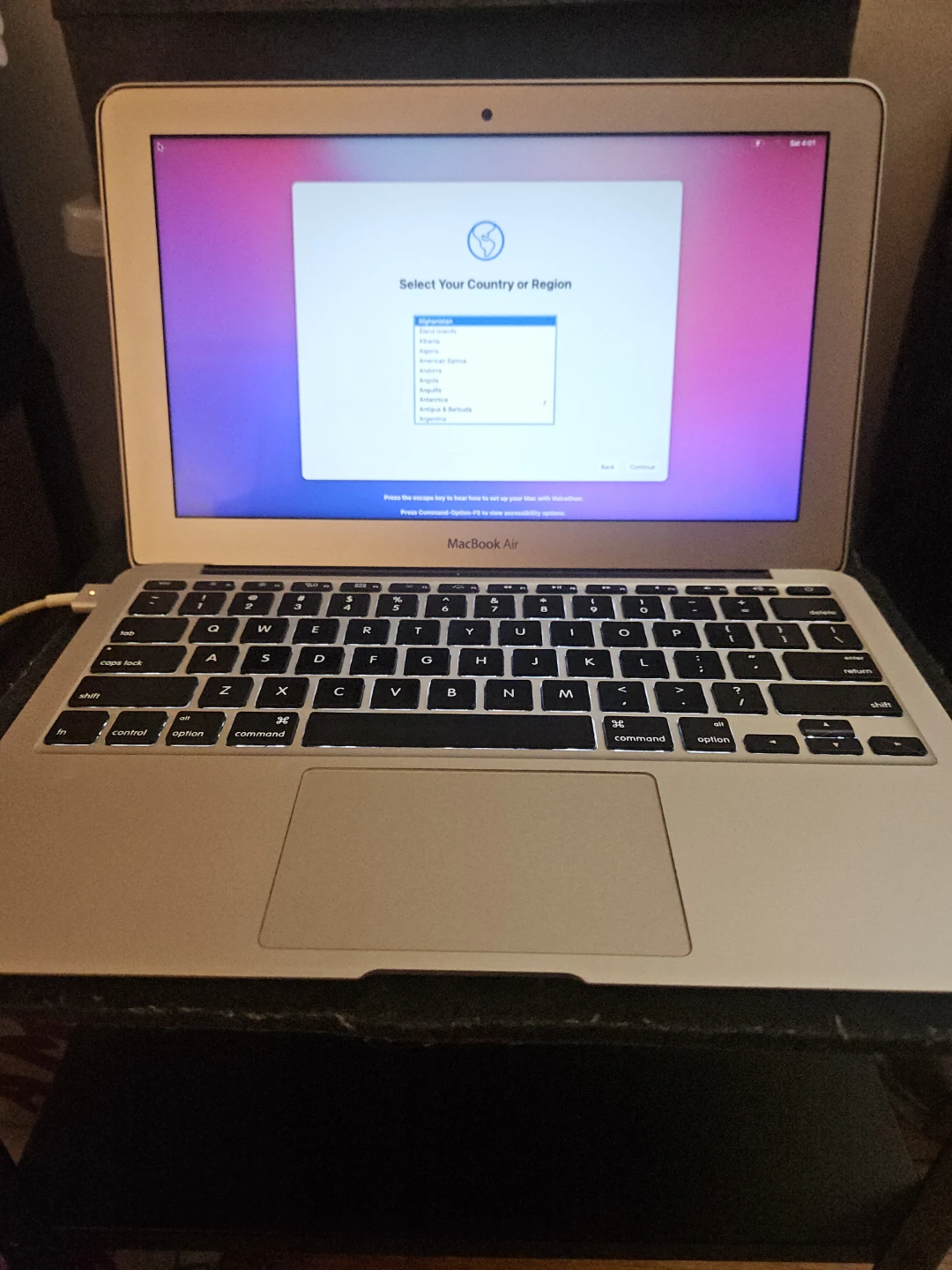Apple MacBook Air 11-inch Early 2015 Laptop - photo 4