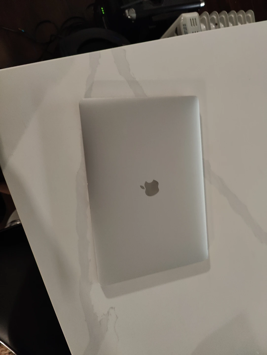 Apple MacBook Pro 15-inch, 2016 with a stain ,on the screen - photo 3