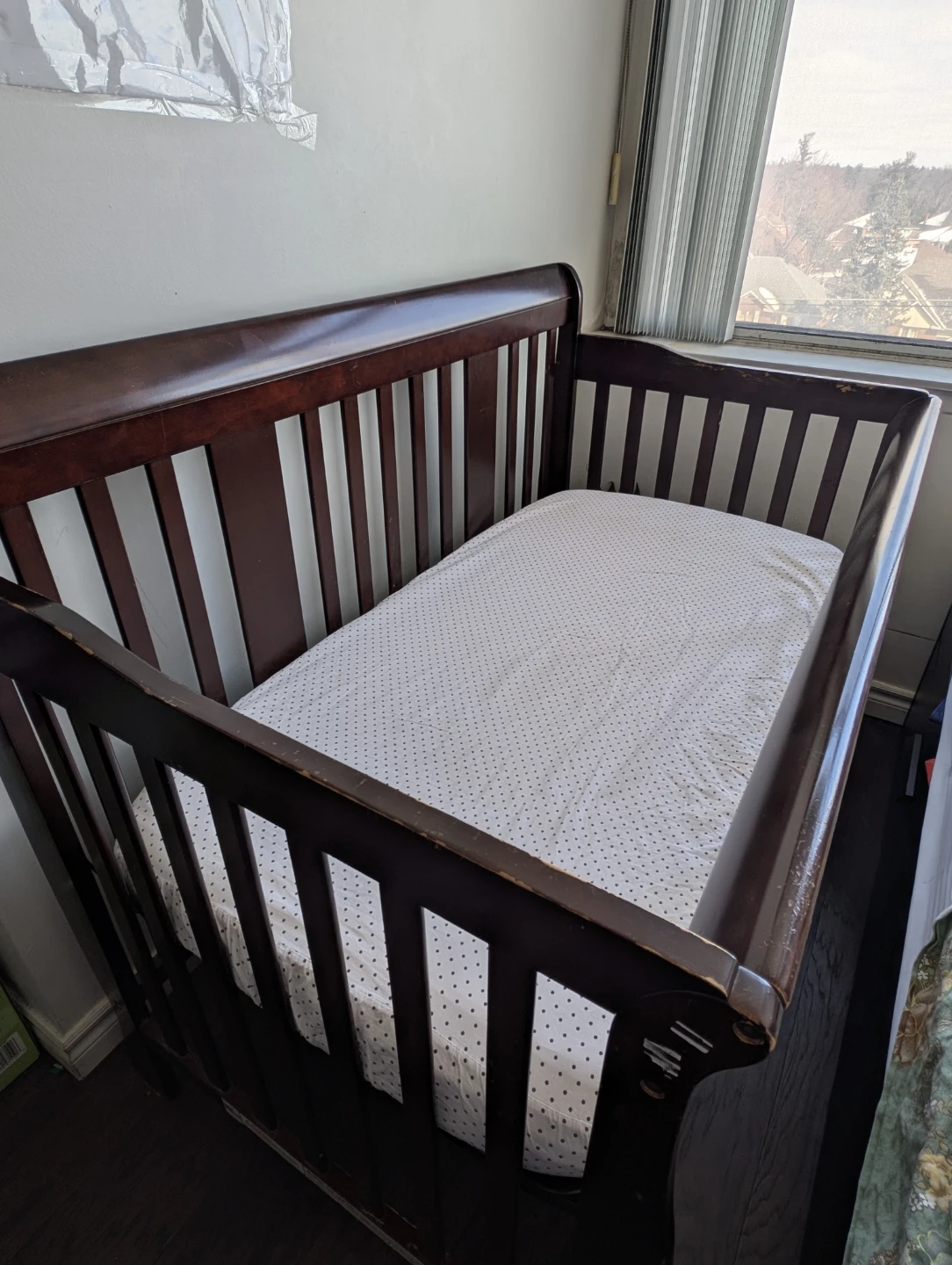 Dark Wood Crib with Mattress - photo 3