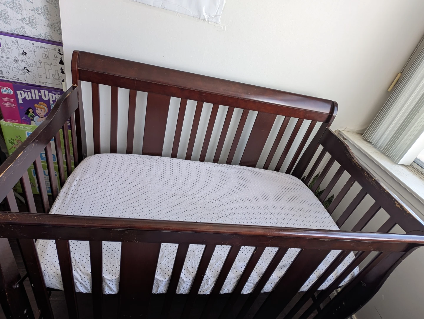Dark Wood Crib with Mattress - photo 4