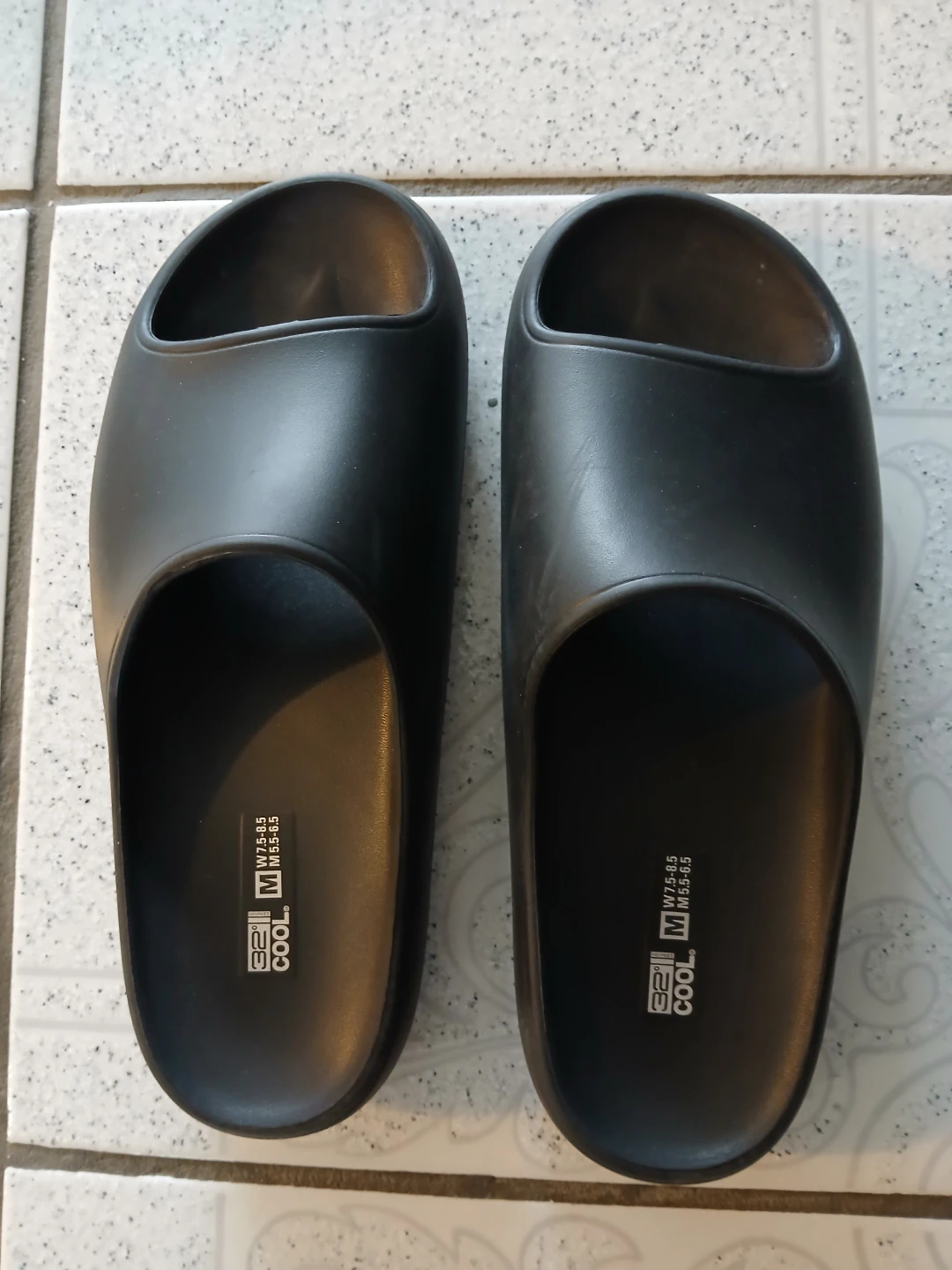 32 Degrees Cool Black Slides Size M