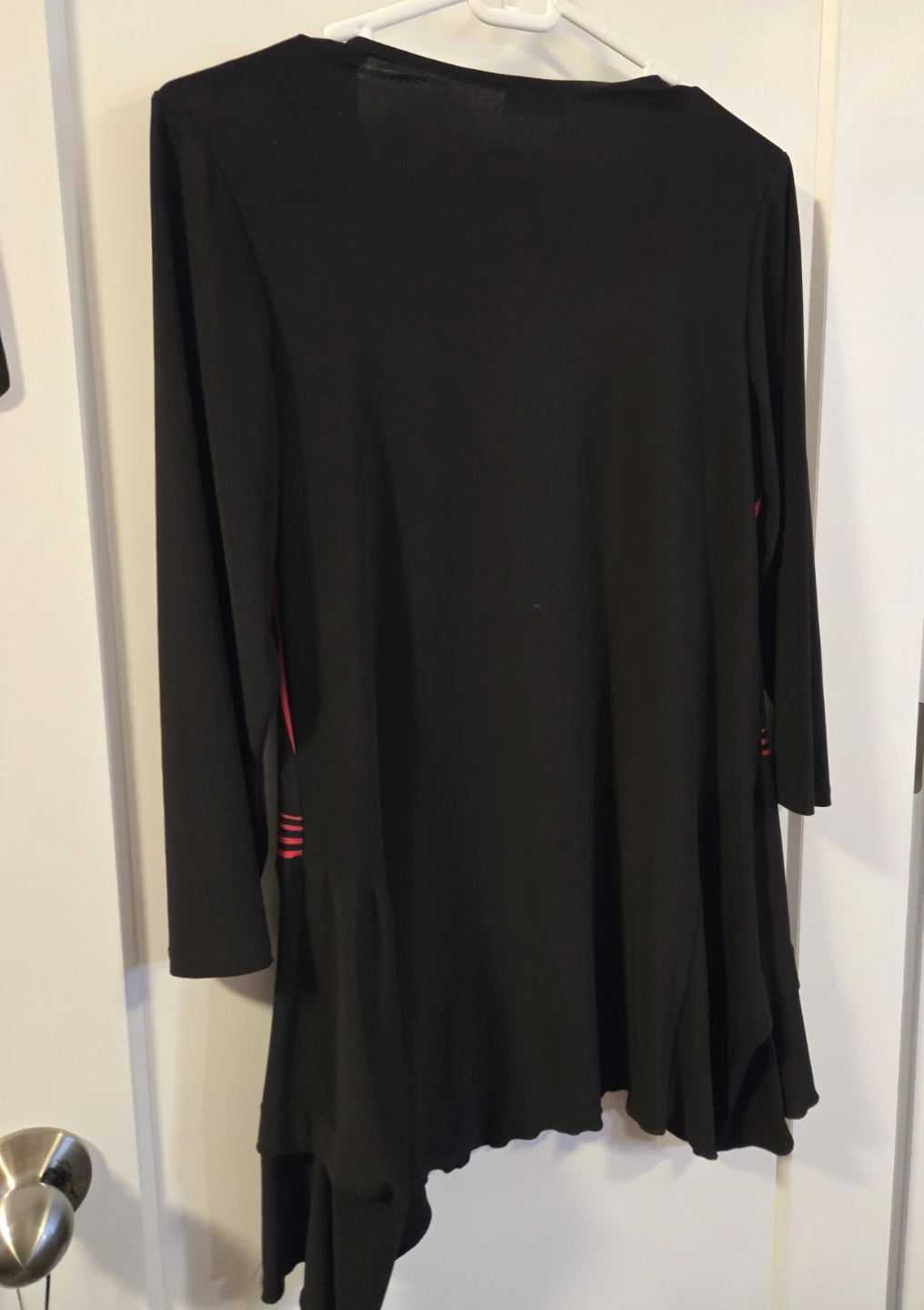 Clientele Black & Red Abstract Print Asymmetrical Tunic Top - photo 2