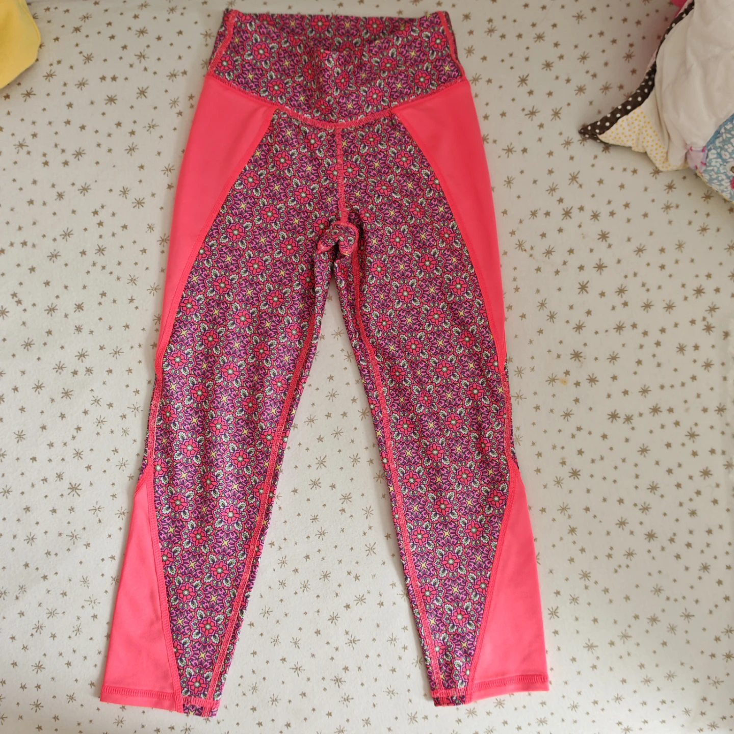 GapFit Kids Girls XS "4-5 Yrs" Pink Floral Athletic Leggings - photo 2