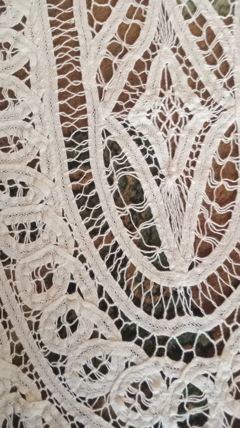 White Lace Table Runner - photo 2