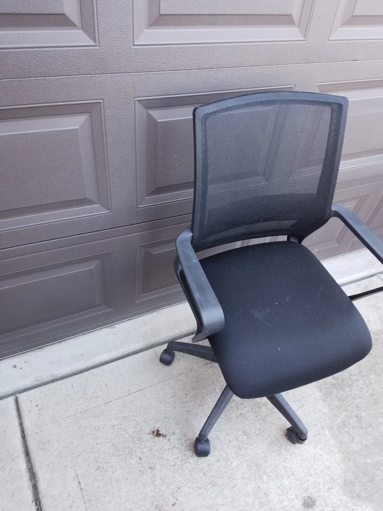 Black Mesh Office Chair with Wheels - photo 3