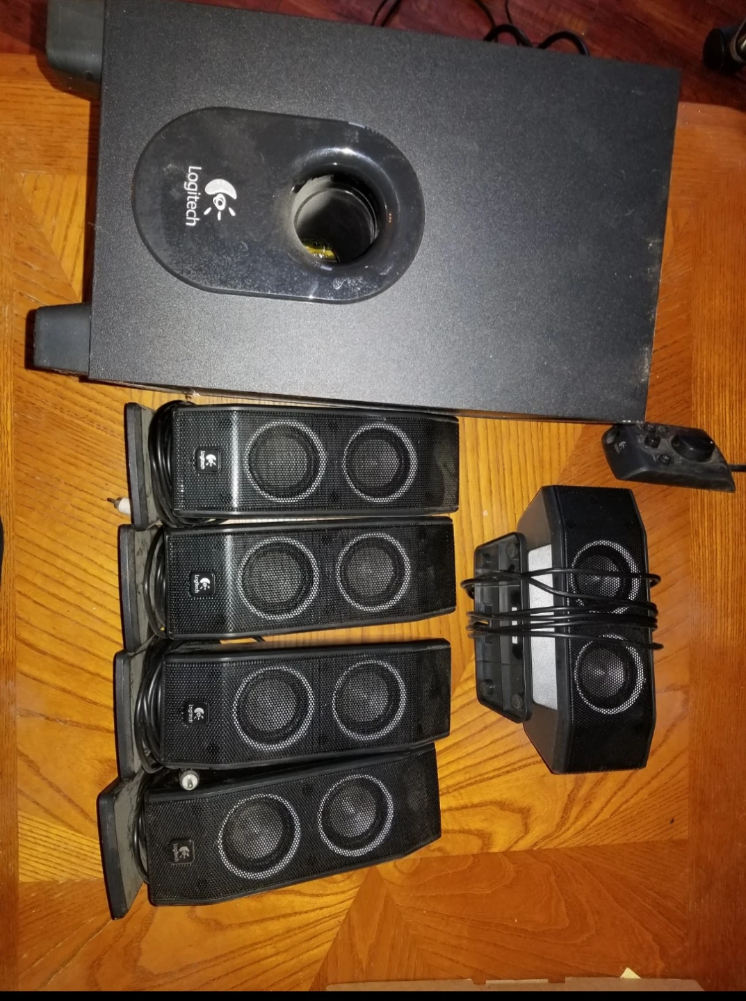 Logitech Z-5500 5.1 THX Surround Sound System