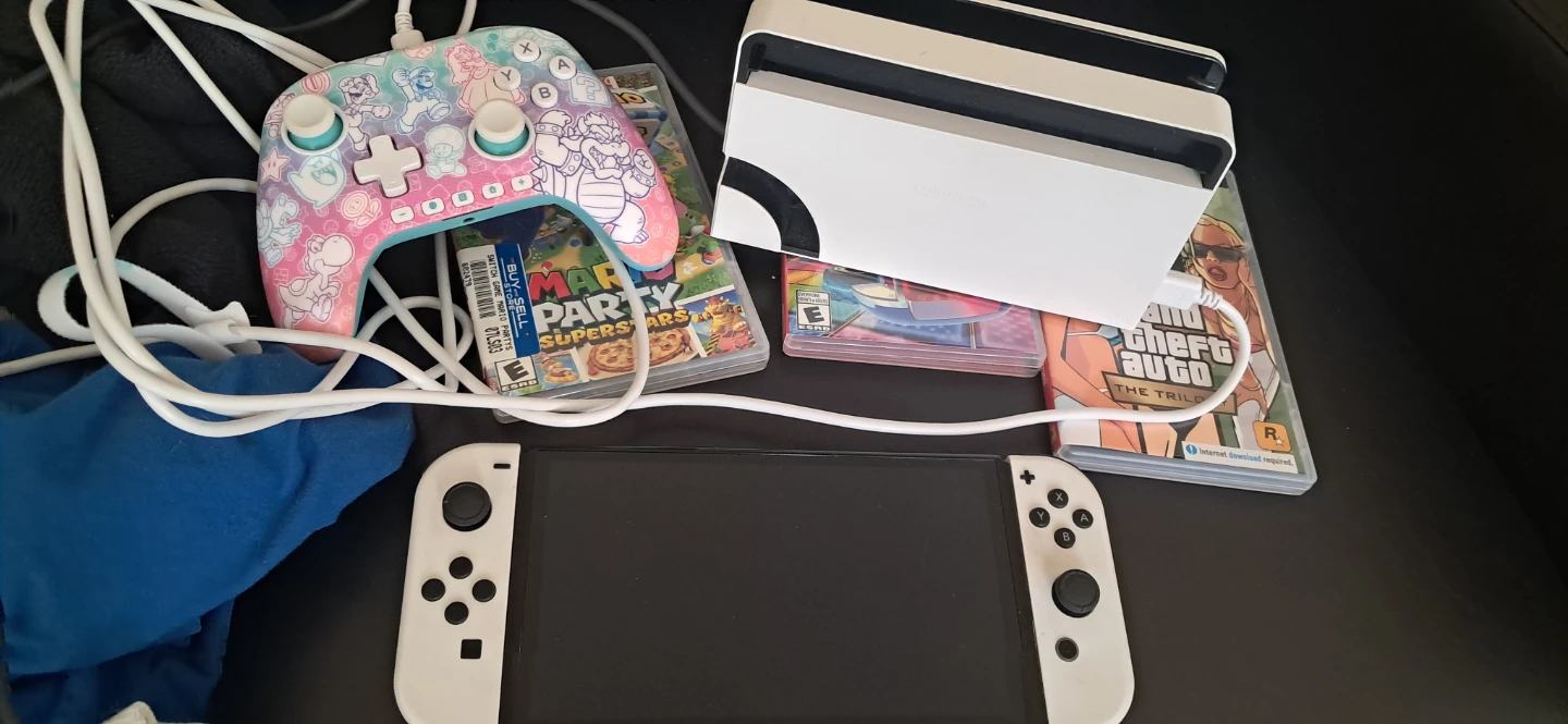 Nintendo Switch OLED Model + 3 Games