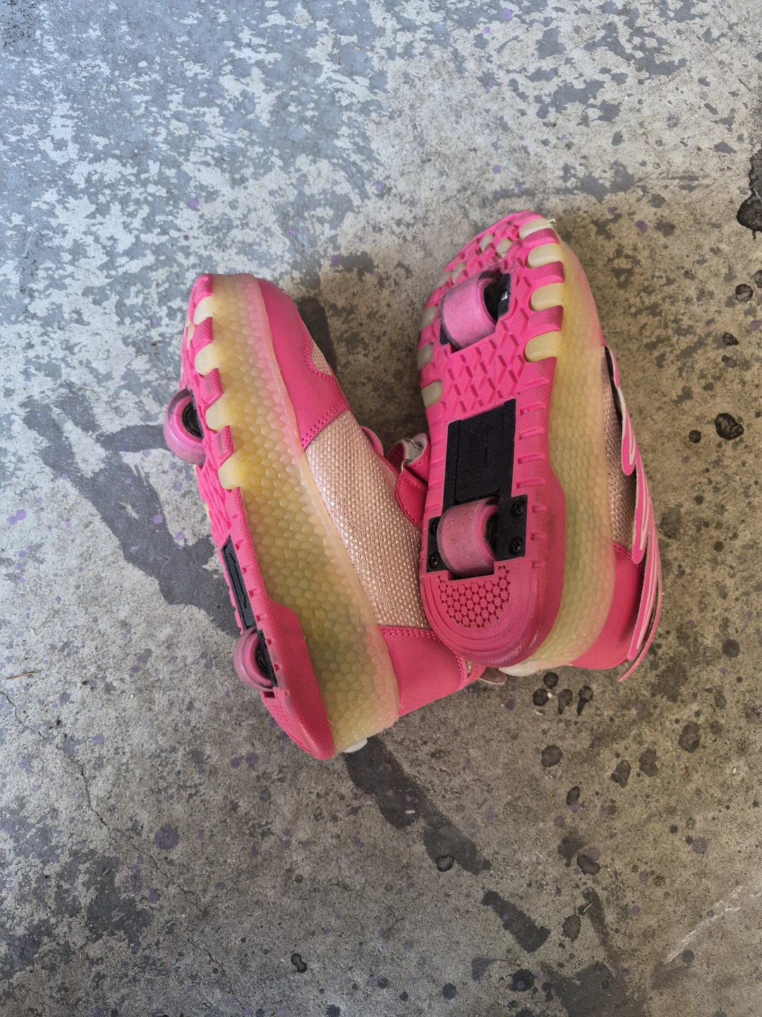 Pink Roller Shoes Size 34 - photo 3