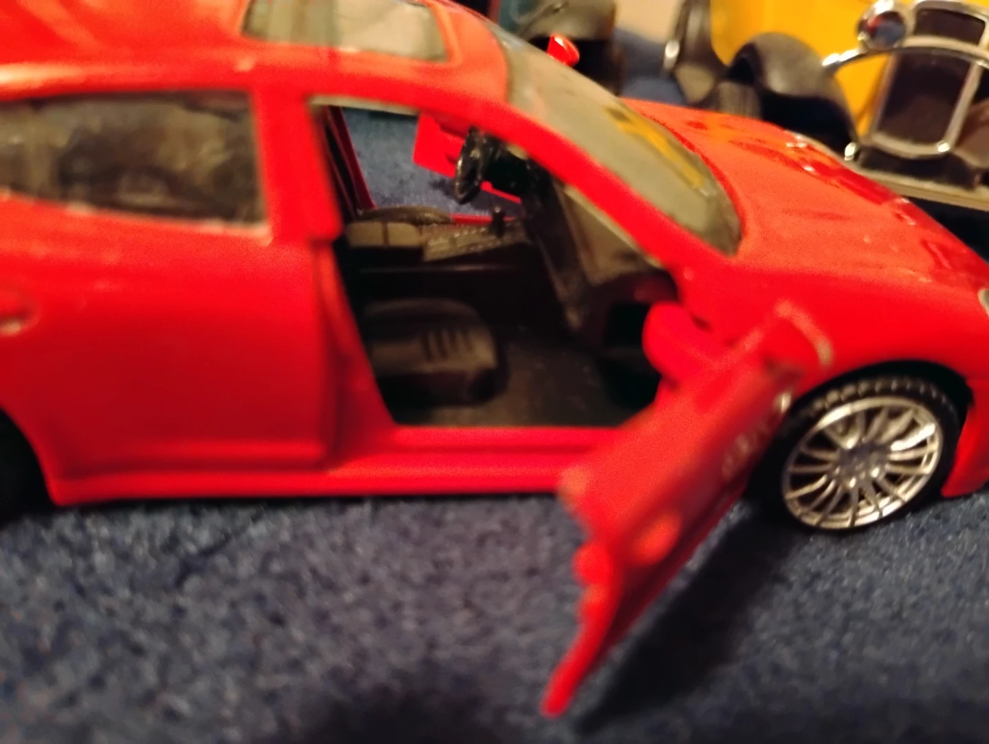 Porsche Panamera Turbo | 1/36 Scale Model Car - photo 3