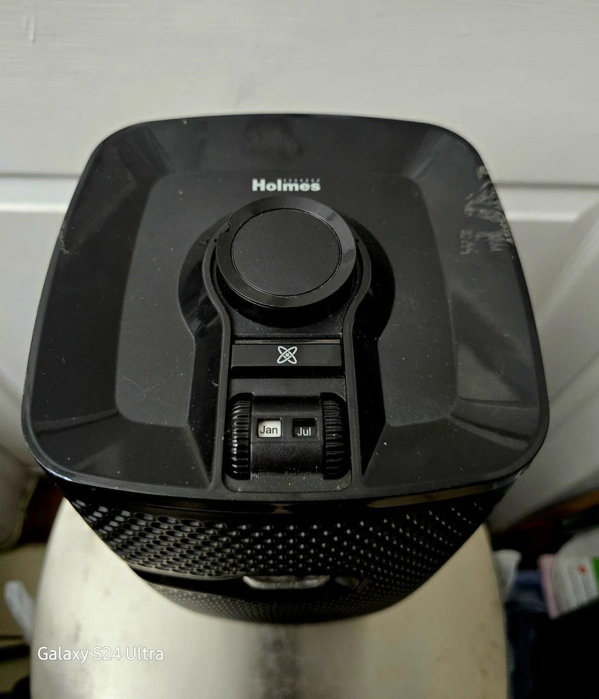Holmes HAP9413 AER1 Series 17" Tower Air Purifier w/ New Filter - photo 2