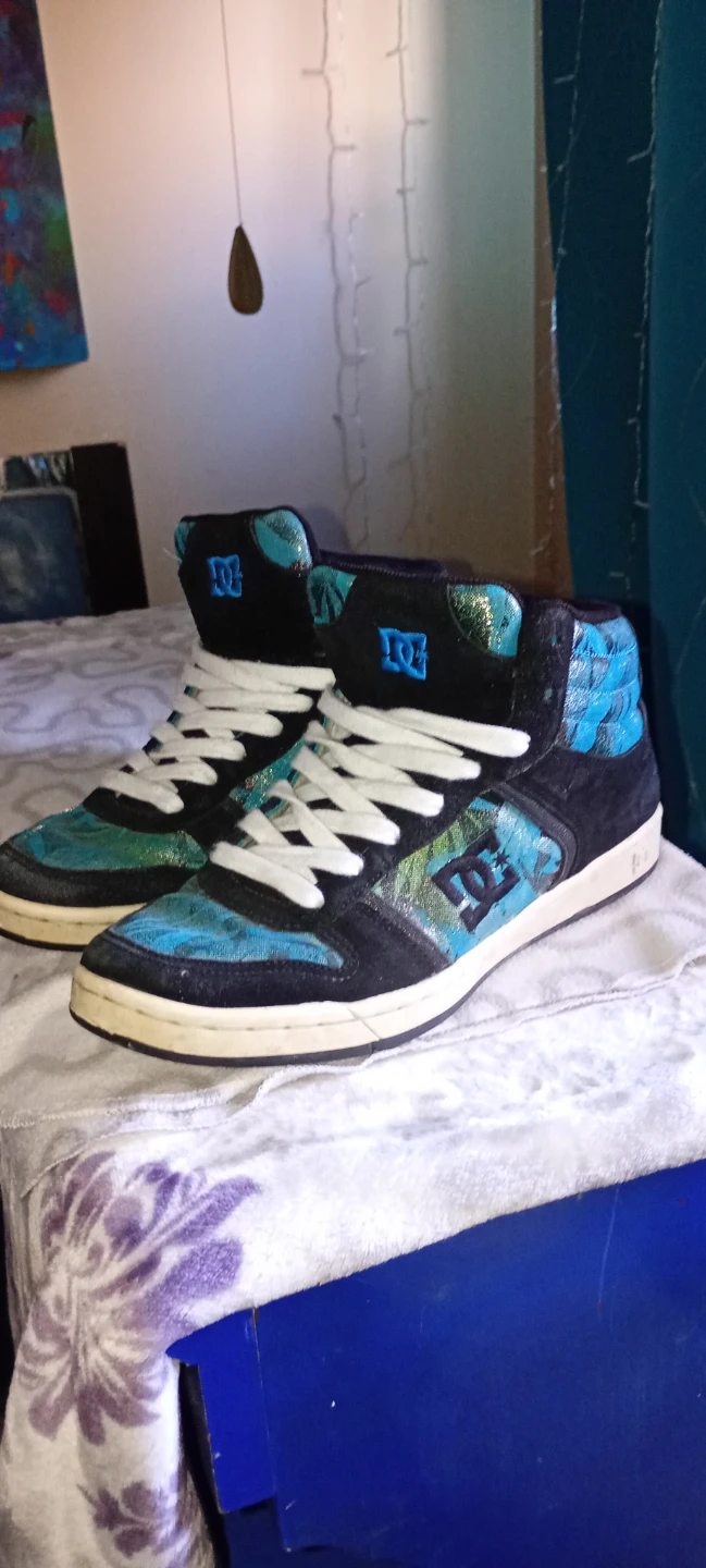 DC Shoes High-Top Sneakers