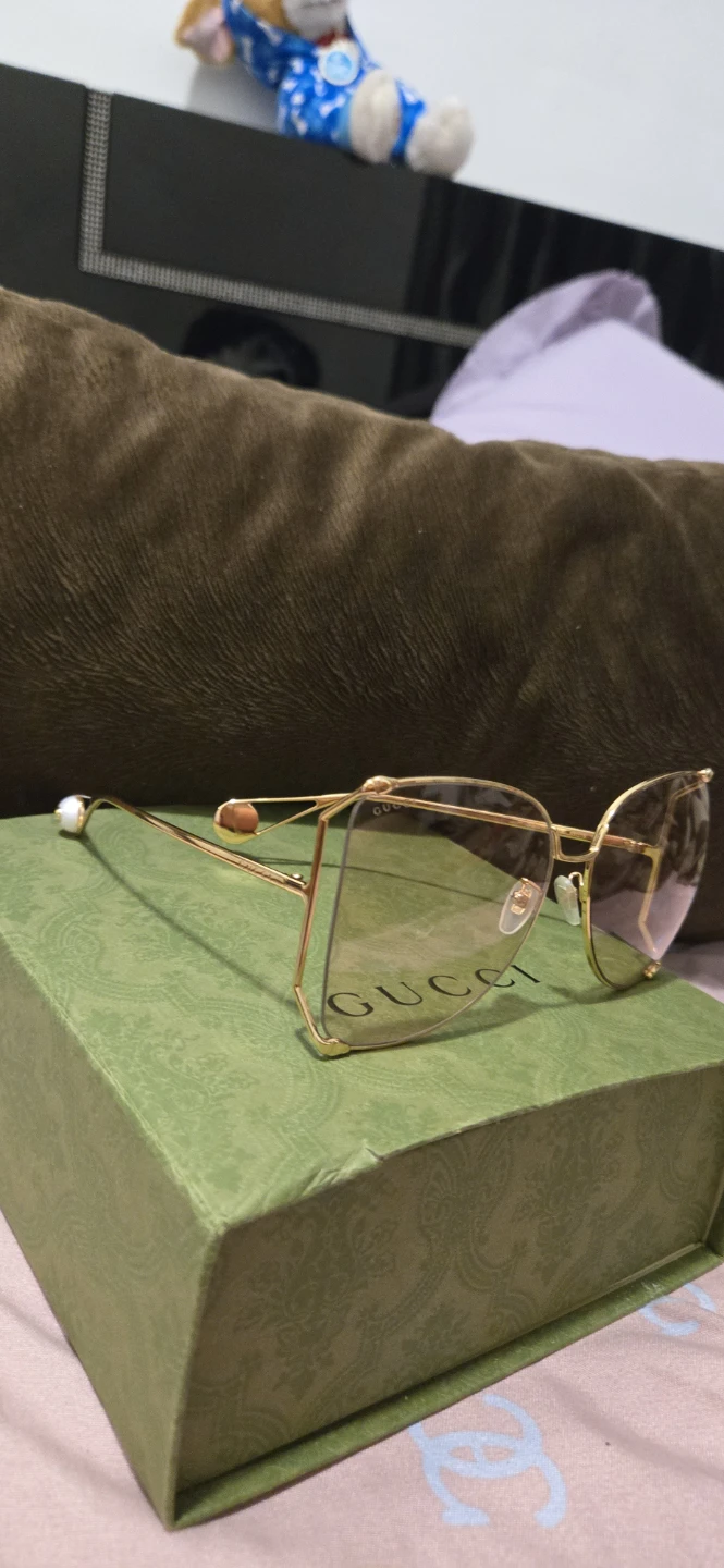 Gucci Oversized Butterfly Sunglasses Gold Tone - photo 2