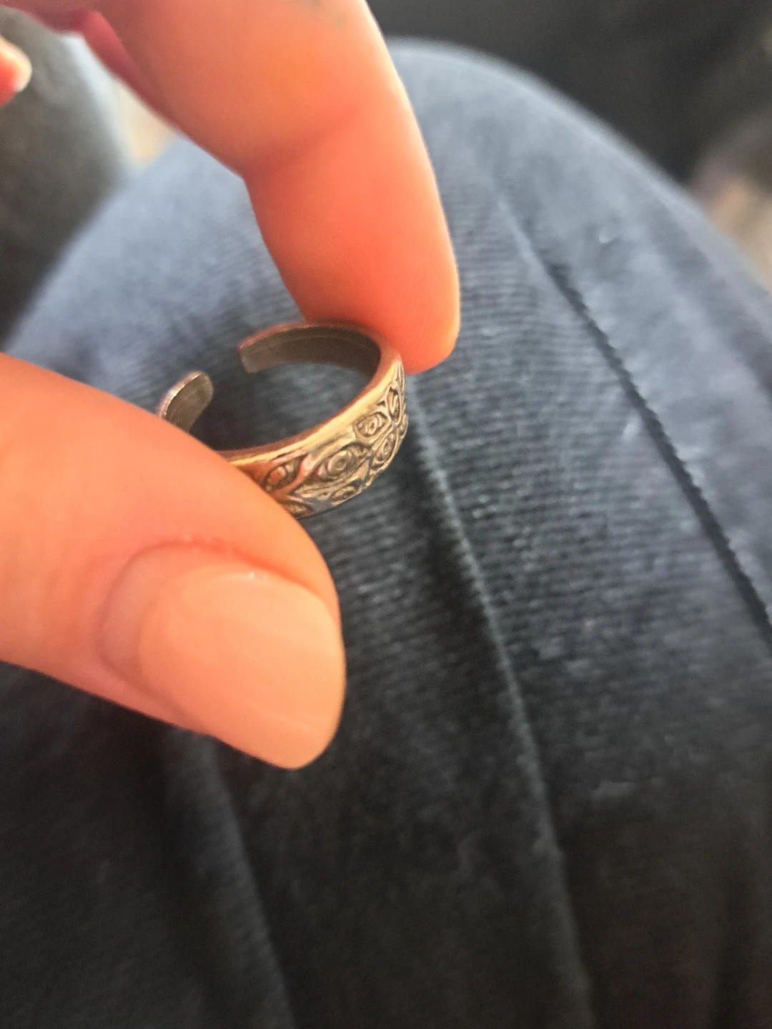 Adjustable open ring with embossed pattern