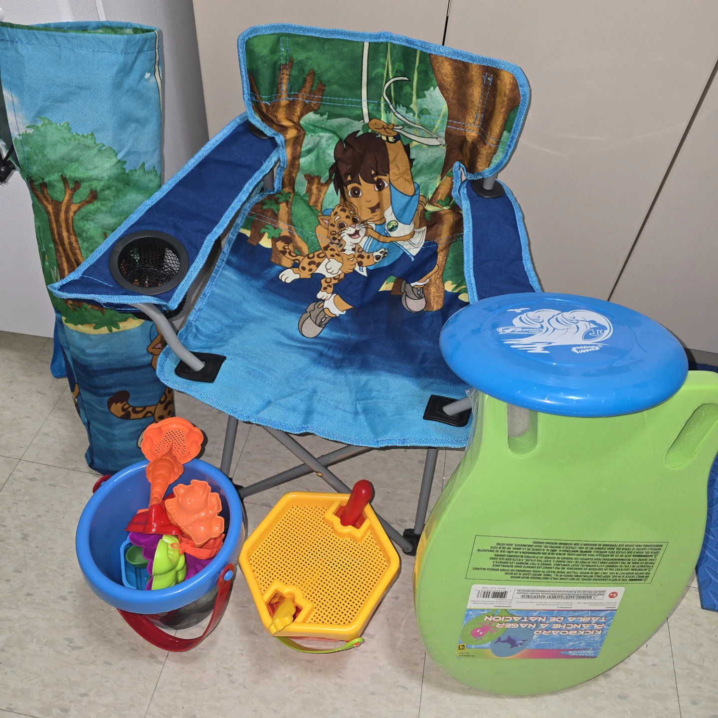 Kid Beach Chair, Kickboard & Sand Toys