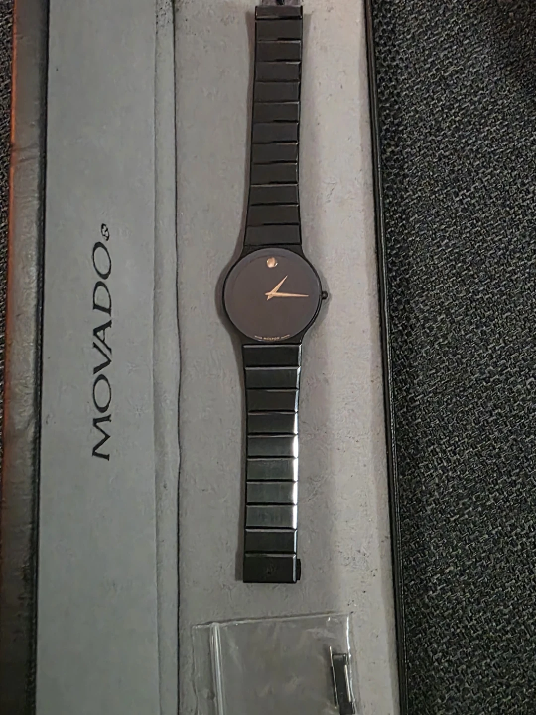 Movado Museum Ultra Thin Watch - Like New - photo 2